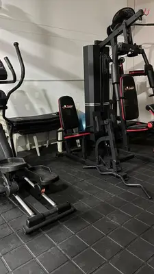 a gym with two exercise bikes and a bed at Apartamento Hermoso en Manzanillo del Mar Cartagena in Cartagena de Indias