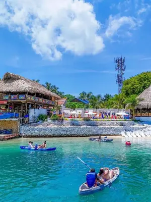 a group of people kayaking in the water at a resort at apartamentos amoblados o hotel en Cartagena para arriendo por día desde 330 mil pesos hasta 600 mil mil pesos colombianos in Cartagena de Indias