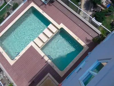 an overhead view of a swimming pool on a house at Apto chic con AC 3 hab 2 baños cerca al Mar in Cartagena de Indias