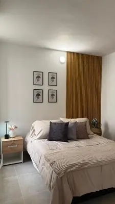 a bedroom with a large bed in a room at Apartamento acogedor y tranquilo cerca del mar in Cartagena de Indias