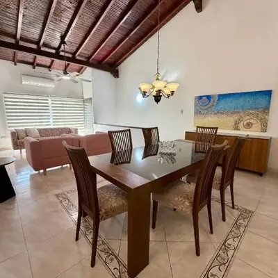 Cozy Apartment Near Airport