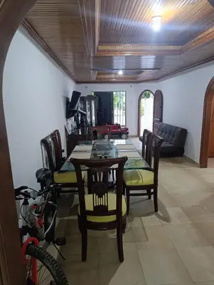 a living room with a dining room table and chairs at Salomón el rey in Barranquilla