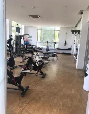 a gym with several treadmills and exercise bikes at CONDOMINIO LAGUNA CLUB 