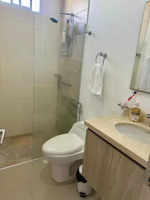 a bathroom with a shower and a toilet and a sink at Confort y Estilo en el Norte de Barranquilla in Barranquilla