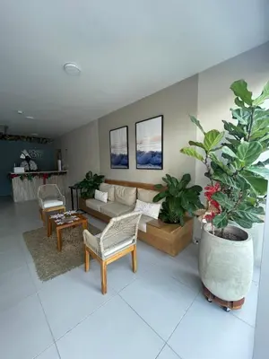 a living room with a couch and a potted plant at Hermoso Apto Vista al Mar Céntrica ubicación in Cartagena de Indias