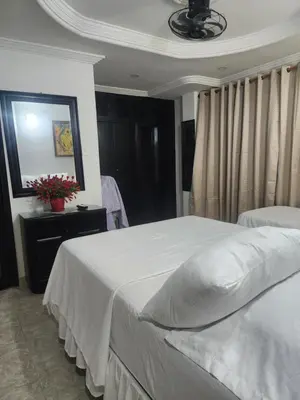 a bedroom with a white bed and a mirror at Capri apartamento in Guayepo