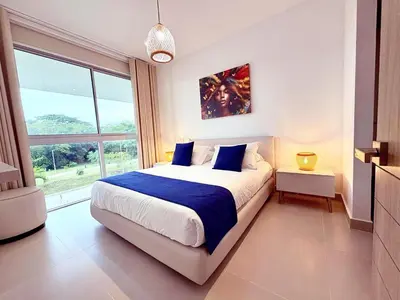 a bedroom with a bed and a large window at Exclusivo Apartamento en Cartagena, Baia Kristal, Zona Kabo in Cartagena de Indias