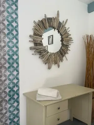 a mirror on a wall next to a table at Wonderland Cartagena in Cartagena de Indias