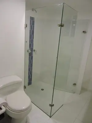 a bathroom with a toilet and a glass shower at Apartamento Laguito Bocagrande in Cartagena de Indias