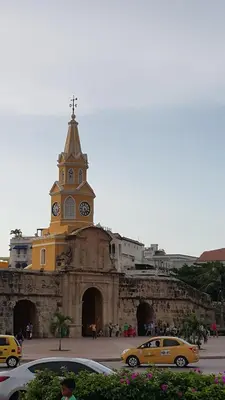 a building with a clock tower with cars in front of it at Apartamento 1904 El Laguito in Cartagena de Indias