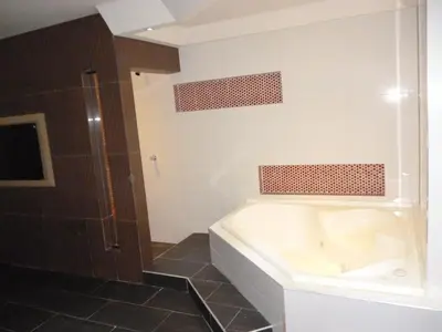 a bathroom with a bath tub and a shower at Hotel 56 Avenue Plaza in Barranquilla