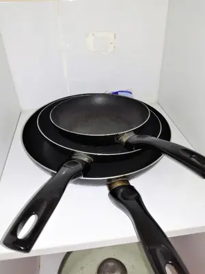 a black pan sitting on top of a shelf at Apartamento Marbella #2-14 in Cartagena de Indias