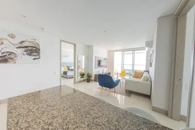 a kitchen and living room with a counter top at Edificio Palmetto Beach Apto 1702 in Cartagena de Indias