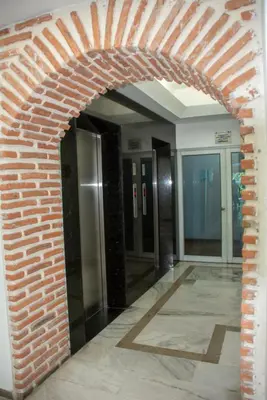 an archway in a building with a brick wall at Mirador del Laguito 1201 in Cartagena de Indias