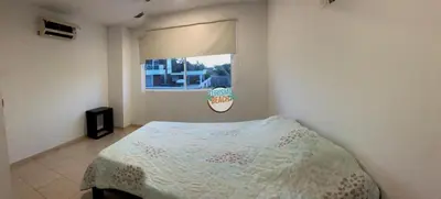 a bedroom with a bed and a window at Blue Gold Beach in Juan de Acosta