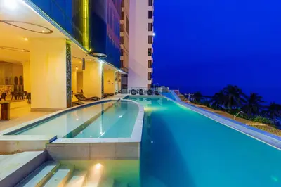 a swimming pool in a hotel at night at Hotel Cartagena Dubai in Cartagena de Indias