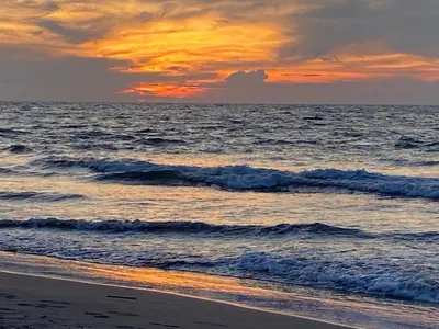 a sunset on the beach with the ocean at Morros con acceso directo a la playa in Cartagena de Indias
