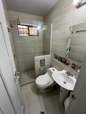 a bathroom with a toilet and a sink at Espectacular cabaña en Coveñas - Sucre, Frente al mar!!! in Coveñas