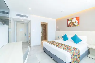 a hotel room with a bed and a table at Hotel Barlovento in Cartagena de Indias