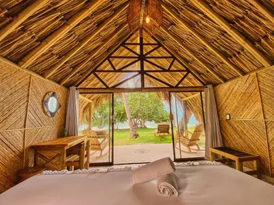 a bedroom with a bed in a room with a window at Hotel Isla Mucura in Isla Mucura