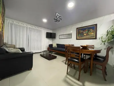 a living room with a couch and a table at Apartamento por temporadas en Bocagrande Cartagena in Cartagena de Indias