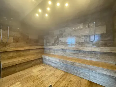 an empty room with a shower in a bathroom at Hotel Irotama del Mar in Santa Marta