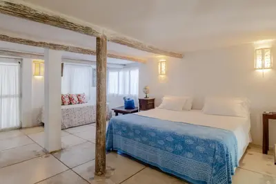 a bedroom with a bed and a couch at Hotel Playa Manglares Isla Baru in Baru