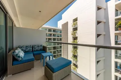 a balcony with a couch and chairs and a building at Edificio Morros Vitri Lujo con Panorama in Cartagena de Indias