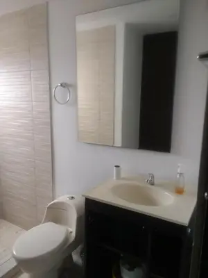 a bathroom with a sink and a toilet and a mirror at 1C5 APARTAMENTO EN CARTAGENA CON BALCON Y VISTA AL MAR, AIRE ACONDICIONADO Y WIFi in Cartagena de Indias