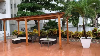 a pavilion with tables and chairs and palm trees at Apartamento cerca de playas y zonas turísticas in Cartagena de Indias