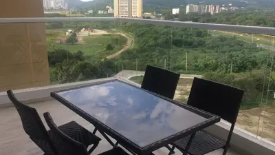 a table and chairs on a balcony with a view at Hermoso Apto con vista a la sierra y a Cabo Tortuga en el sector del Irotama en Santa Marta in Gaira