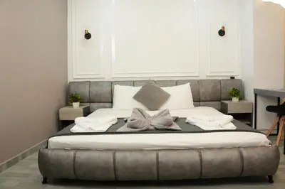 a bedroom with a large bed with a bow on it at Hermosa Habitación cerca al Centro histórico in Cartagena de Indias