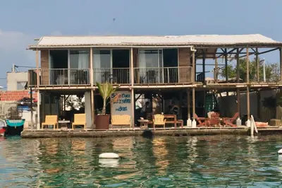 a house on a dock on the water at Hostel Santa Cruz del Islote in Santa Cruz del Islote