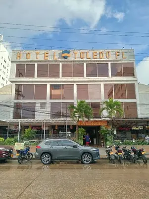 a building with a car parked in front of it at Hotel Toledo FL in Cartagena de Indias