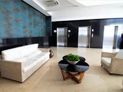 a living room with a white couch and a table at Apartamento Palmetto Eliptic - Best Seaview in Cartagena de Indias
