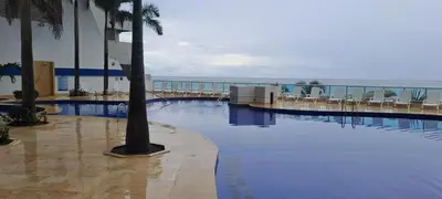 a swimming pool with the ocean in the background at Apartamento con vista al mar piso 19 Bocagrande in Cartagena de Indias