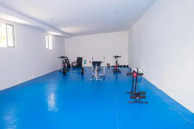 a gym with a swimming pool and exercise equipment at Magico Apartamento Frente al Mar 3 Habitaciones AR33 in Coveñas