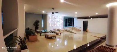 a living room with a couch and a table at Vista directa al mar con amplia terraza y 3 habitaciones in Cartagena de Indias
