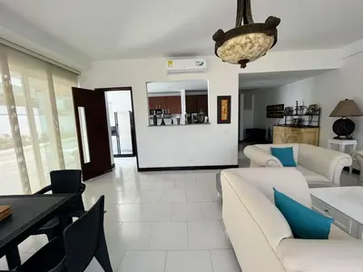 a living room with a couch and a table at Vista directa al mar con amplia terraza y 3 habitaciones in Cartagena de Indias