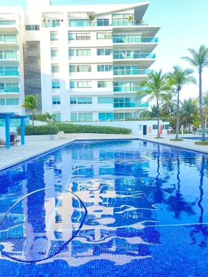 a swimming pool in front of a large building at Vista directa al mar con amplia terraza y 3 habitaciones in Cartagena de Indias