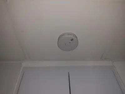 a ceiling with a ceiling light in a bathroom at APARTA-SUITES EN CARTAGENA JUNTO a LA PLAYA in Cartagena de Indias