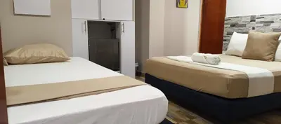 two beds in a small room with at Hotel Gran Mendoza Inn Barranquilla in Barranquilla