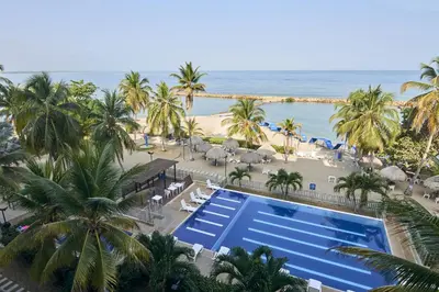 an aerial view of a resort with a pool and the beach at Magico Apartamento Frente al Mar 3 Habitaciones PAZ222 in Coveñitas
