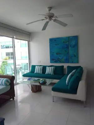 a living room with a couch and a ceiling fan at Apartamento con excelente vista al mar Dos alcobas los Morros in Cartagena de Indias