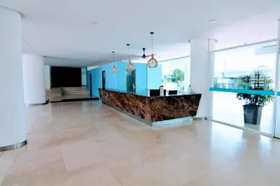 a large living room with blue walls and tile floors at Apartamento con excelente vista al mar Dos alcobas los Morros in Cartagena de Indias