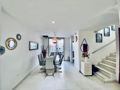 a dining room with a table and chairs at La palma- casa amoblada Palma Mayorca in Sincelejo