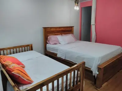 two beds sitting next to each other in a room at posada donde Uriel Playa tranquila in Baru