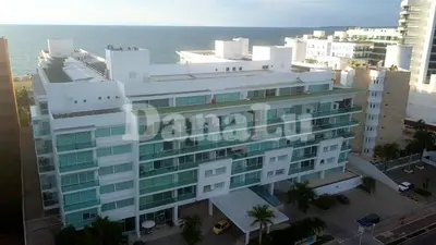 a large white building with the ocean in the background at Hermoso apartamento en la playa in Cartagena de Indias