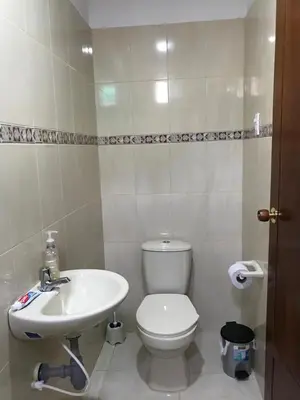 a bathroom with a white toilet and a sink at Cabaña La Blanquita in San Bernardo del Viento