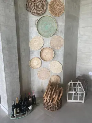a room with a bunch of baskets and wine bottles at Sea La Vie in San Bernardo del Viento